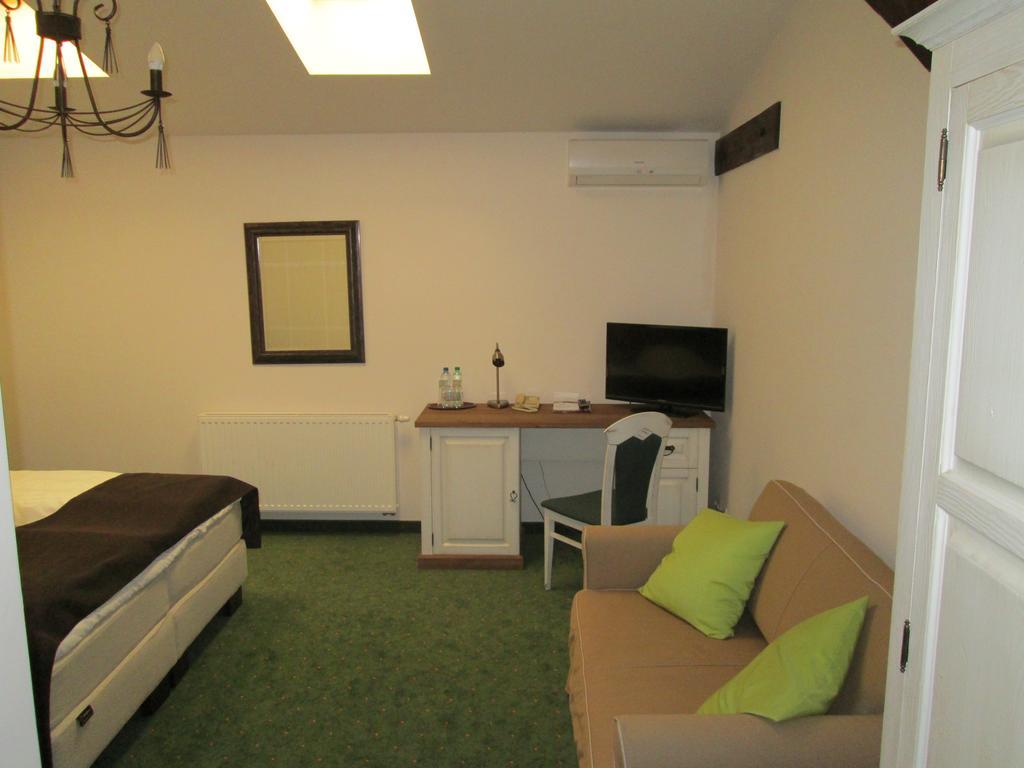 Hotel Sandro Silver & Spichlerz Antoniny レシュノ 部屋 写真