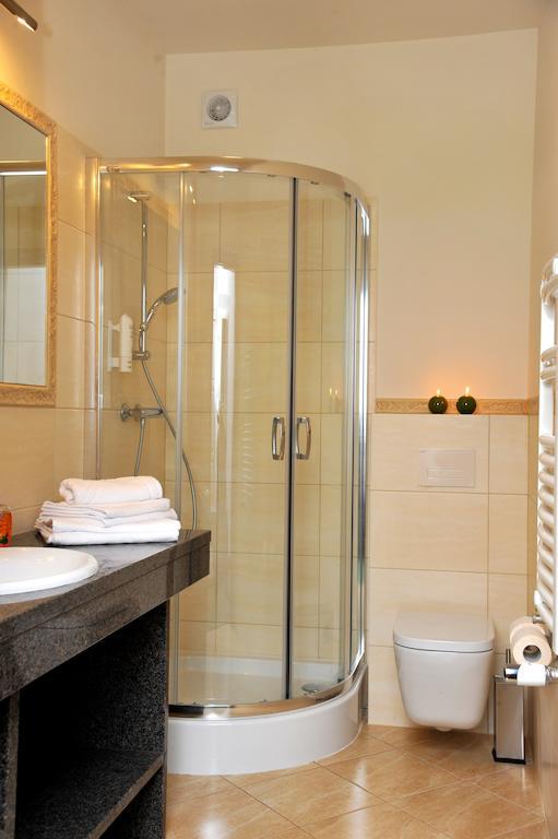Hotel Sandro Silver & Spichlerz Antoniny レシュノ エクステリア 写真