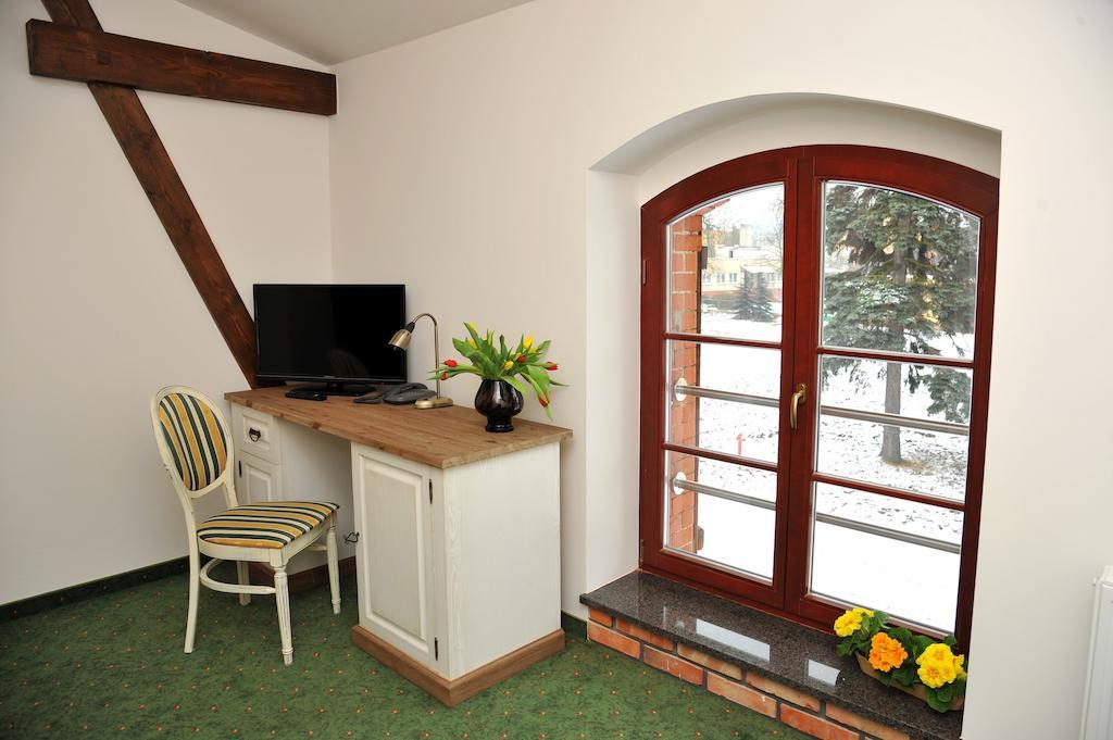 Hotel Sandro Silver & Spichlerz Antoniny レシュノ 部屋 写真