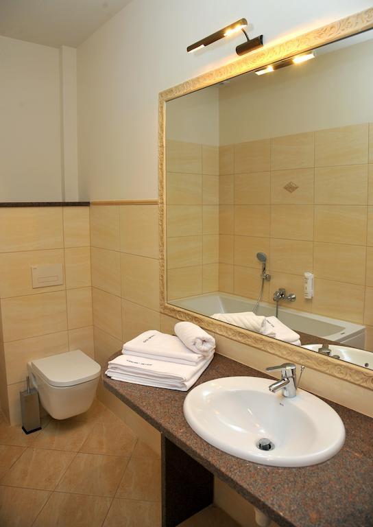 Hotel Sandro Silver & Spichlerz Antoniny レシュノ エクステリア 写真
