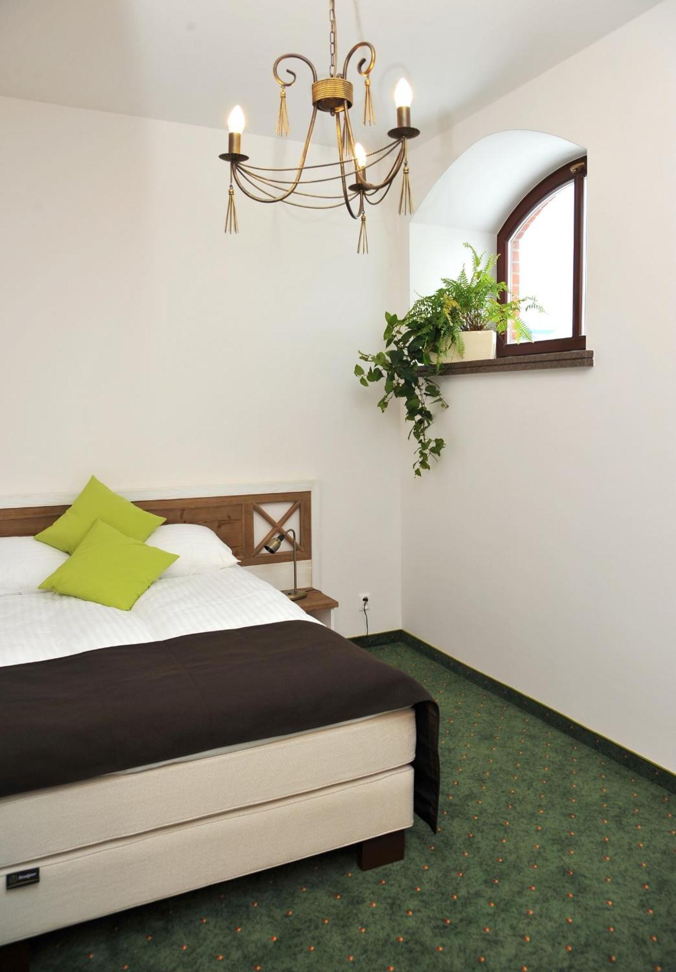 Hotel Sandro Silver & Spichlerz Antoniny レシュノ エクステリア 写真