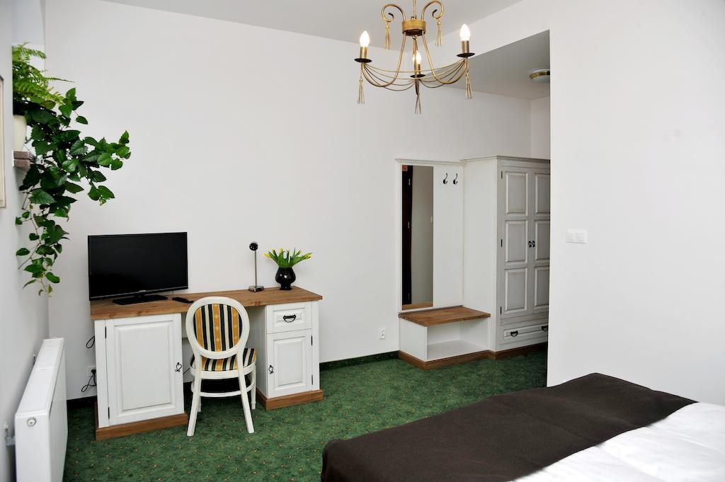 Hotel Sandro Silver & Spichlerz Antoniny レシュノ 部屋 写真