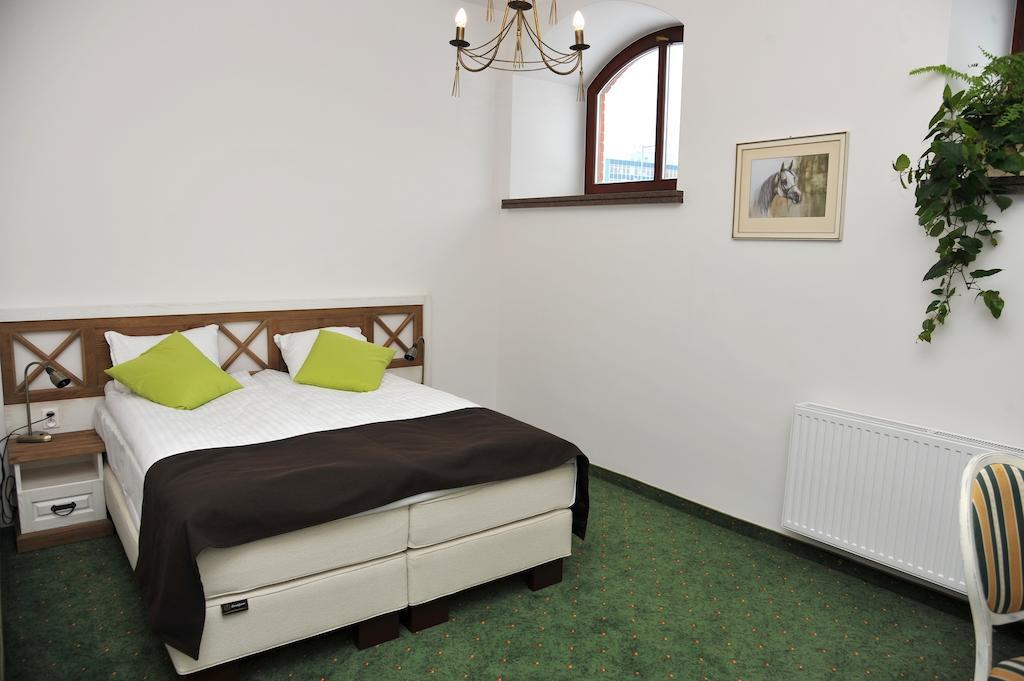 Hotel Sandro Silver & Spichlerz Antoniny レシュノ エクステリア 写真